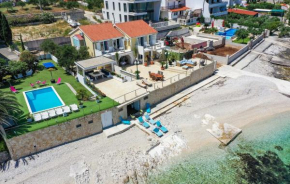 Stunning Home In Slatine